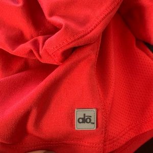 Alo yoga red t shirt shirt sleeves